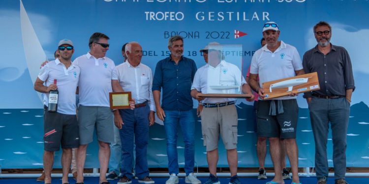 El gallego Alboroto se corona en Baiona como campeón de España de J80