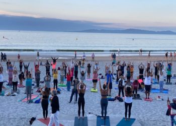 Nigrán despide as sesións de ioga ao solpor prometendo ofrecelas semanalmente o vindeiro verán