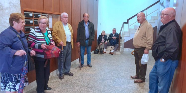 La odisea de los emigrantes en busca de su Fe de Vida