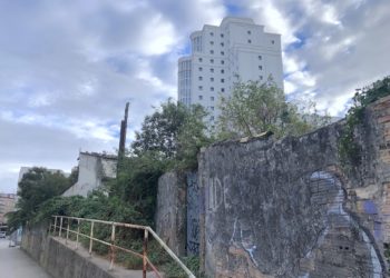 Las sombras de la Cidade da Xustiza