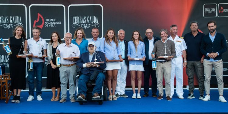 Baiona premia a los mejores regatistas