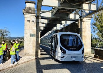 Tui acoge la primera demostración pública de conducción autónoma 5G entre Galicia y Portugal