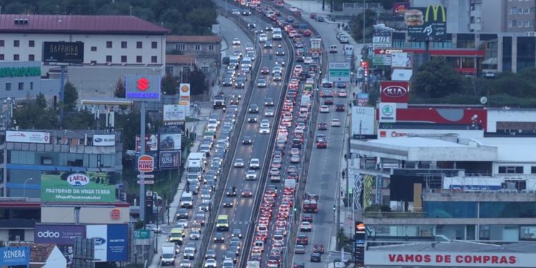 Dos heridos en Vigo en un accidente de tráfico con tres coches implicados