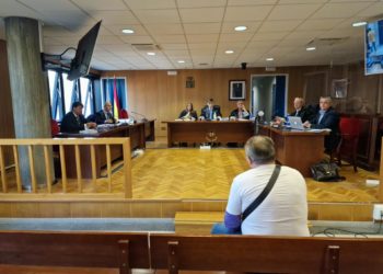 El acusado de incendiar con gasolina la casa de una amiga niega los hechos y ella asegura que lo vio