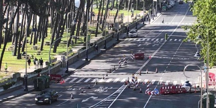 Vigo regresa a la playa con corte de tráfico dominical en Samil y Coruxo