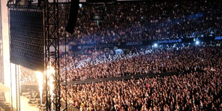 Fuego e ‘Hysteria’ con Muse en Balaídos el día que murió la reina de Inglaterra