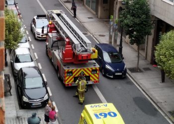 Auxilian a un anciano en Vigo que llevaba “varios días” tirado en el suelo de su casa