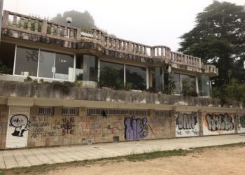 El Concello de Vigo tirará la cafetería Mirador de O Castro para crear una zona verde