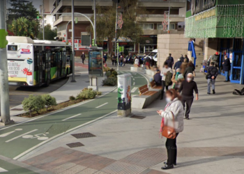 Detenido un menor en Vigo tras orinar frente a un centro comercial y enfrentarse a la policía