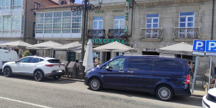 La Policía multa por sexta vez al alcalde de Baiona por aparcar mal