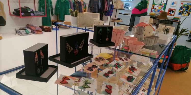 La Contenedora: ‘concept store’ con cafetería, mercadillo de diseño, talleres y arte en el centro de Vigo