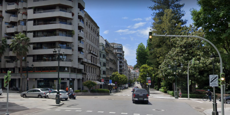 Corte de tráfico y desvíos de Vitrasa en el centro de Vigo por El Combo Dominicano