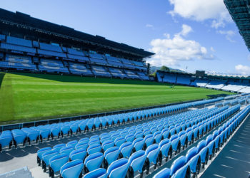 De Muse al derbi de Primera Federación: así se ha instalado el nuevo césped híbrido de Balaídos