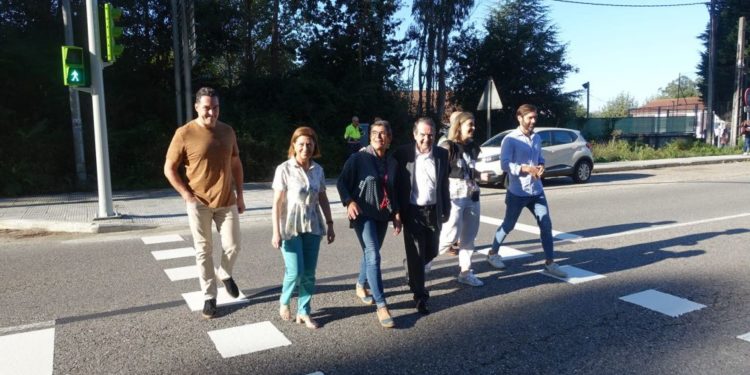 El colegio Martín Códax ve satisfecha una demanda “de 25 años”: un semáforo