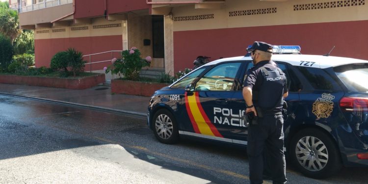 Un hombre, reducido en Vigo tras atrincherarse con un arma blanca y su familia en una vivienda
