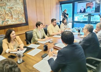 Pontón urge un “frente común” y “presión” ante la UE, que “ignora la realidad de la pesca gallega”