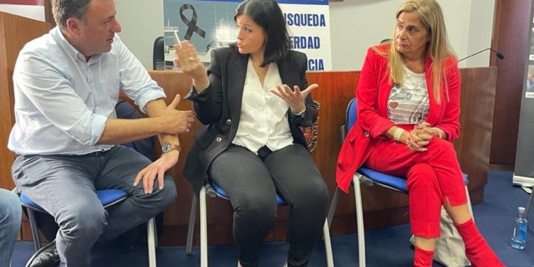 El PSdeG apoya que se baje al pecio del ‘Pitanxo’ y las familias esperan que su respaldo se “contagie a Madrid”