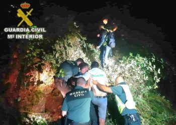 Rescatan en un monte de Covelo a un hombre que se perdió tras salir a pasear con su perro