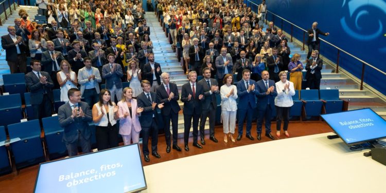 Rueda anuncia 75 euros para material escolar para unas 90.000 familias gallegas