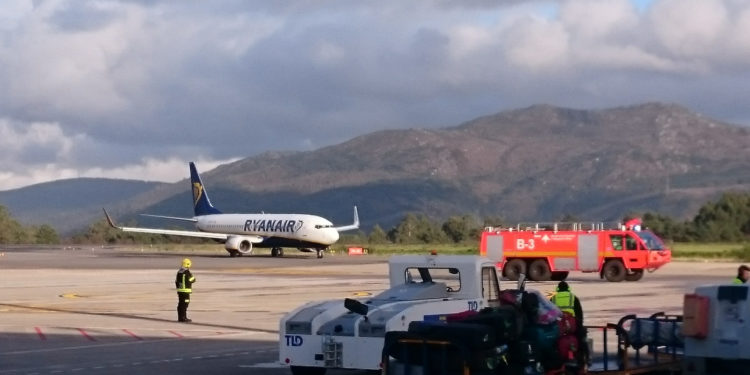 Ryanair, que reducirá frecuencias en Vigo, anuncia 21 rutas desde Santiago este invierno