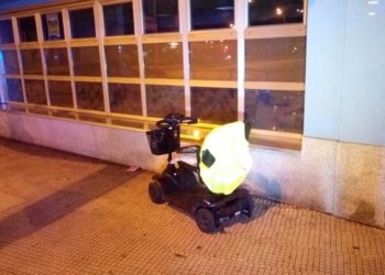 Buscan al dueño de una silla para personas con movilidad reducida hallada en Vigo
