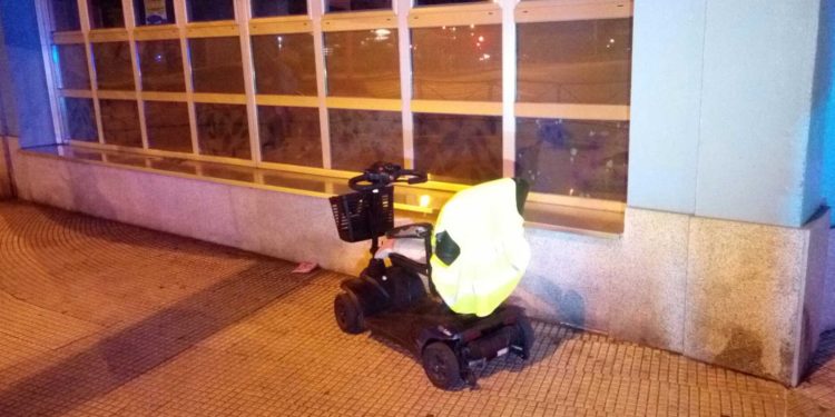 Buscan al dueño de una silla para personas con movilidad reducida hallada en Vigo