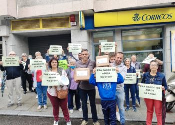 Vecinos de Teis envían orinales a Xunta y Concello de Vigo para reclamar aseos en la ETEA