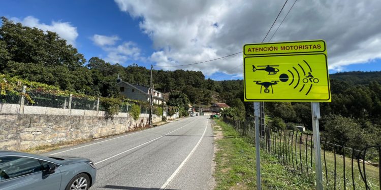 La señal que alerta a motoristas de radar con helicóptero y dron