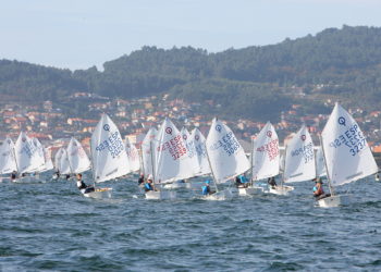 La ría acoge a la nueva generación de navegantes: Blanca Ferrando lidera el Meeting Ciudad de Vigo