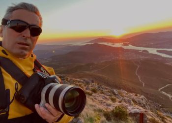 La Guardia Civil concede la Cruz de la Orden del Mérito al fotógrafo vigués Alberto Sxenick