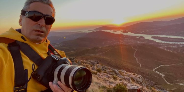 La Guardia Civil concede la Cruz de la Orden del Mérito al fotógrafo vigués Alberto Sxenick