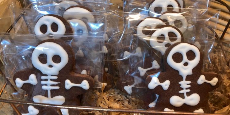 Celebrando el Día de Todos los Santos