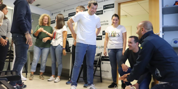 O persoal municipal do Porriño aprende manobras de RCP