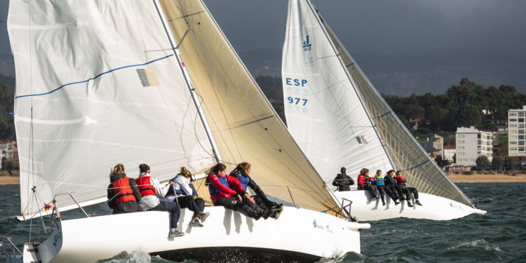 El temporal no puede con la Liga Nacional Femenina de Vela