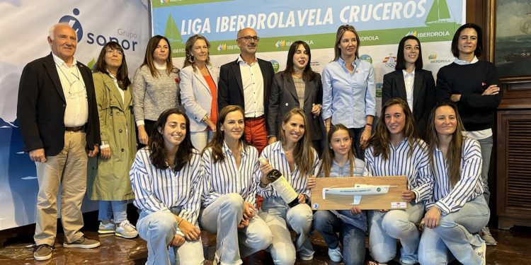 El Dorsia Covirán, ganador de la Liga Nacional de Vela Femenina en Baiona