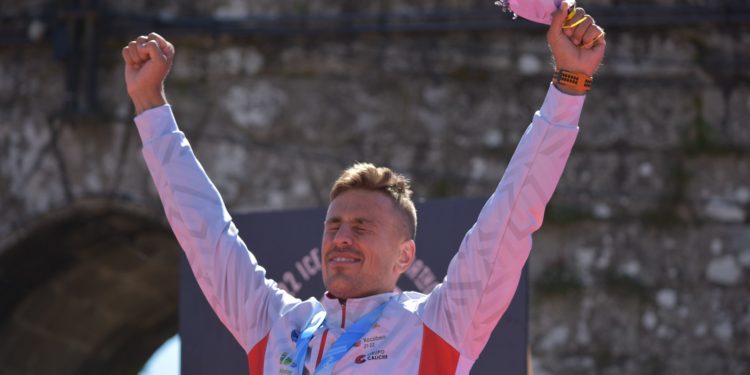 El palista tudense Manuel Garrido gana su primer Mundial de Maratón en C1