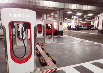 El Centro Comercial Gran Vía de Vigo abre la nueva estación de súper cargadores de Tesla