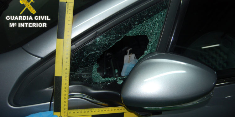 Identificado un vecino de Vigo por al menos 10 robos en coches en Valga y Pontecesures