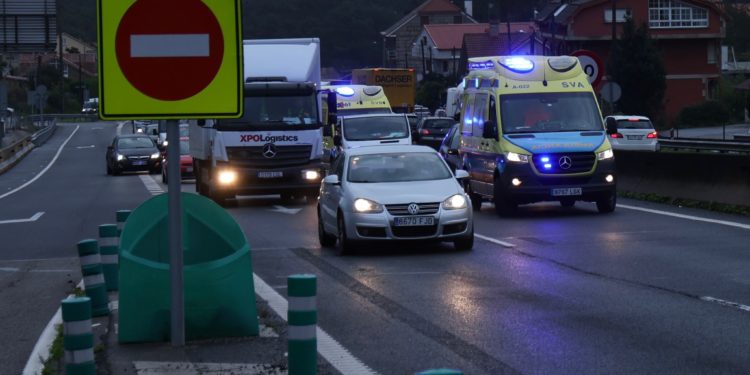 Un accidente en la A-55 deja un herido y retenciones en las horas previas al puente
