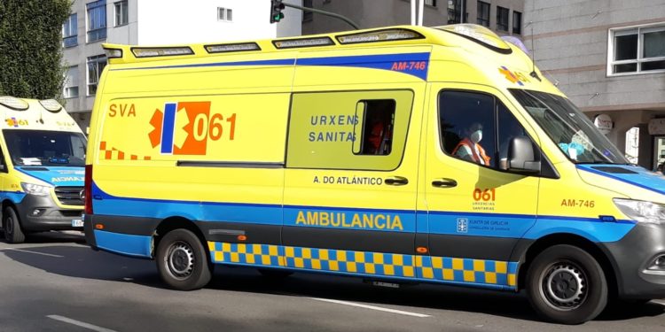 Un motorista resulta herido en Vigo tras caerse mientras circulaba por la avenida de Castelao