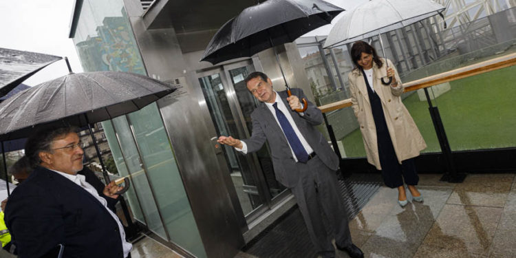 Vigo aprueba la construcción de un ascensor en un “agujero” y estrena el del entorno de Vialia