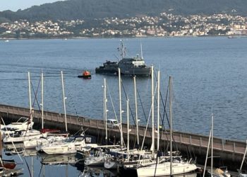 Un buque cazaminas de la OTAN hace parada en Vigo: acero amagnético y robots submarinos