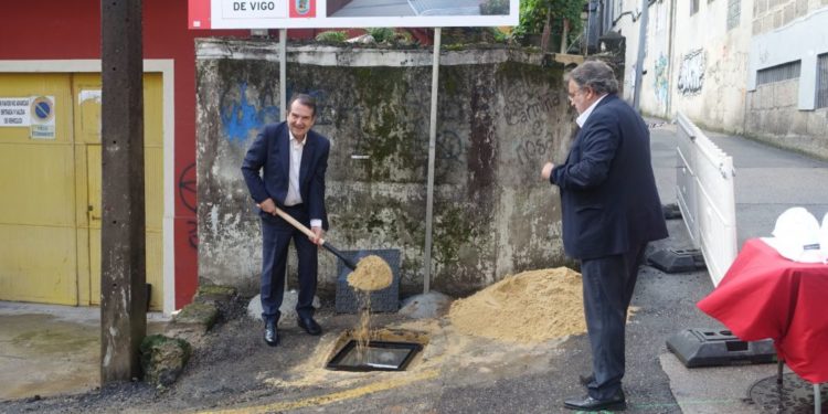 Comienza la humanización de Tercio de Fóra, el callejón de Urzaiz que ganará aceras
