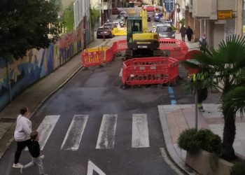 Una rotura en la red de saneamiento cierra una calle del entorno de la Plaza Elíptica