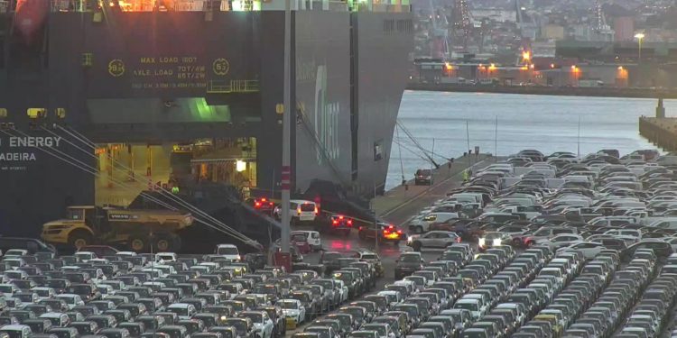 El puerto de Vigo relaja la saturación de coches en Bouzas dando salida a 6.000 vehículos