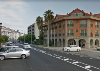 Cuatro personas resultan heridas leves tras salirse de la vía un vehículo en Baiona