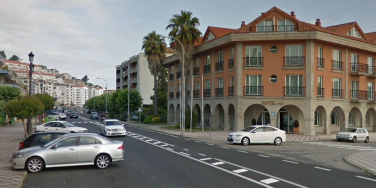 Cuatro personas resultan heridas leves tras salirse de la vía un vehículo en Baiona