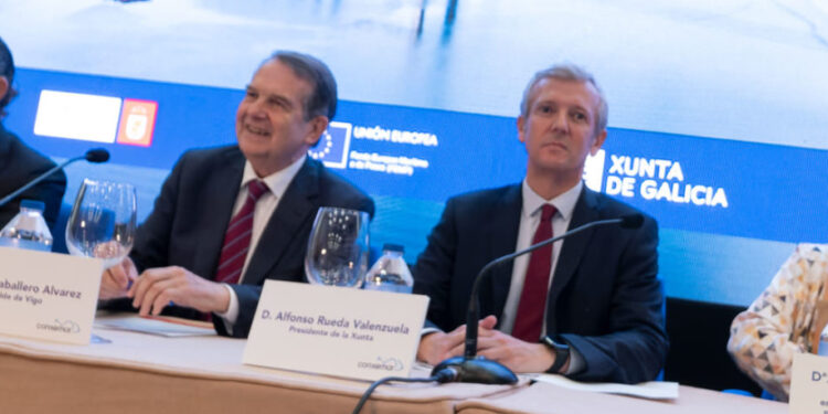 Alfonso Rueda y Abel Caballero en una presentación.