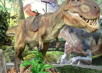 Una exposición de dinosaurios animatrónicos invade las calles de O Porriño