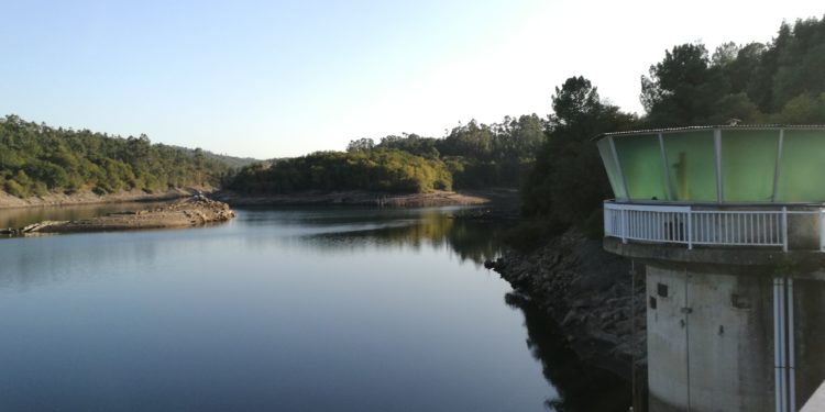Eiras se queda con dos tercios de agua embalsada y Baíña cae por debajo del 30%